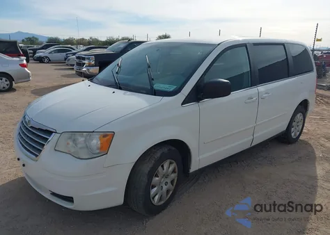2010 Chrysler Town & Country Lx z USA, uszkodzony, nr VIN 2A4RR4DE3AR213780